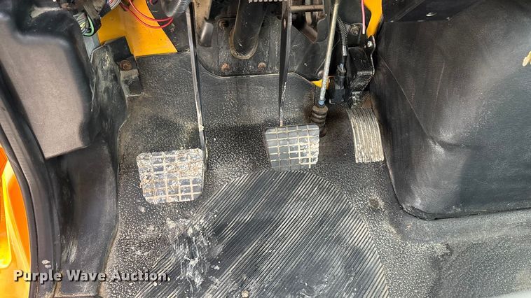 image for item FG0044 2006 International 7400 tank truck