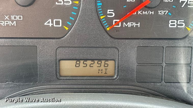 image for item FG0044 2006 International 7400 tank truck