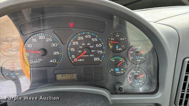 image for item FG0044 2006 International 7400 tank truck