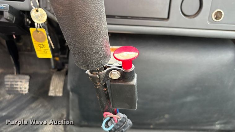 image for item FG0044 2006 International 7400 tank truck