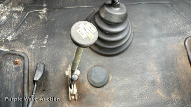 image for item FG0044 2006 International 7400 tank truck