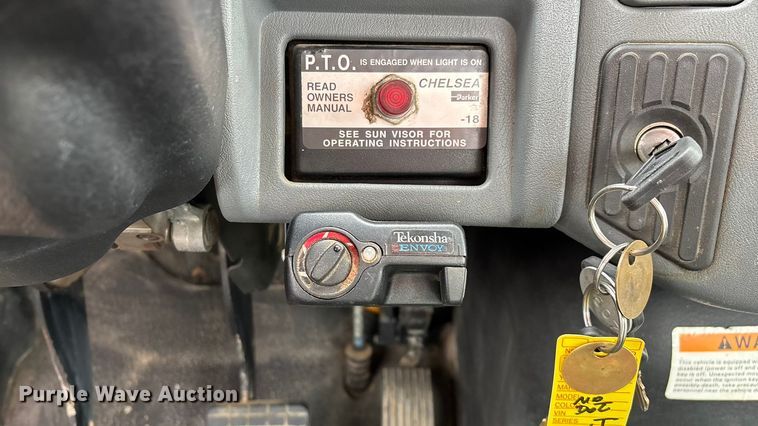 image for item FG0044 2006 International 7400 tank truck