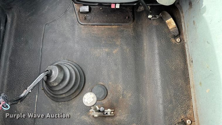 image for item FG0044 2006 International 7400 tank truck