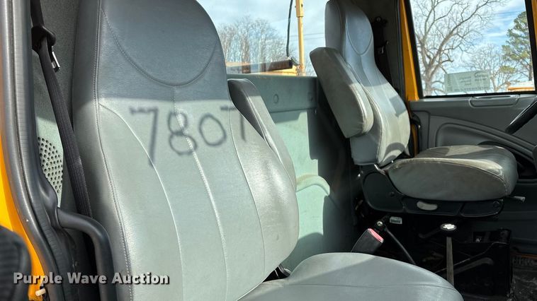 image for item FG0044 2006 International 7400 tank truck