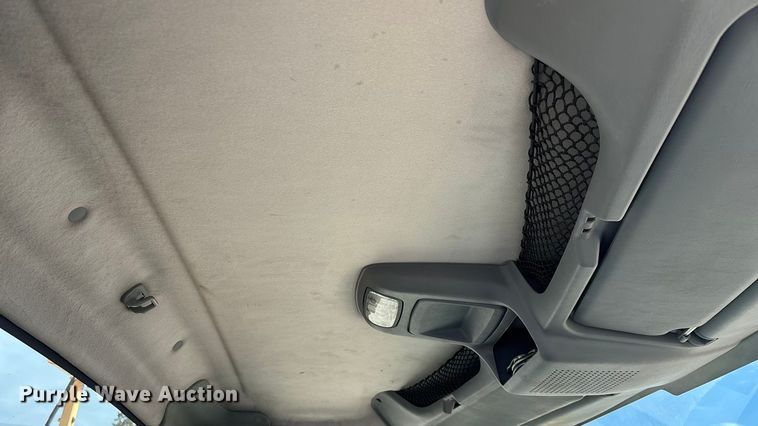 image for item FG0044 2006 International 7400 tank truck