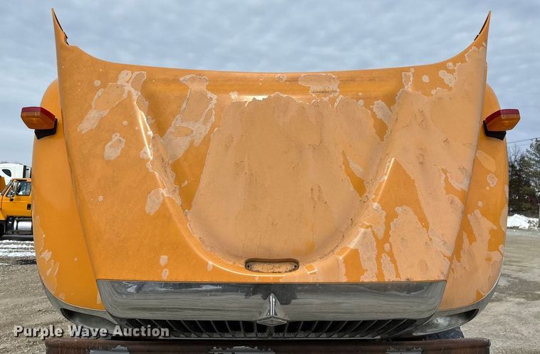 image for item FG0044 2006 International 7400 tank truck