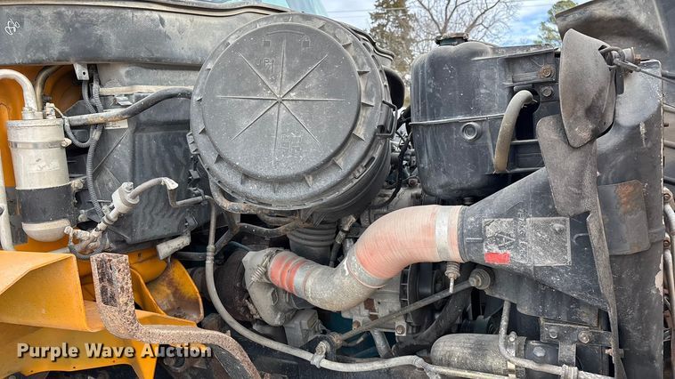 image for item FG0044 2006 International 7400 tank truck