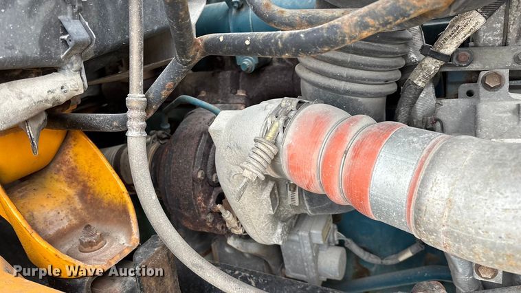 image for item FG0044 2006 International 7400 tank truck