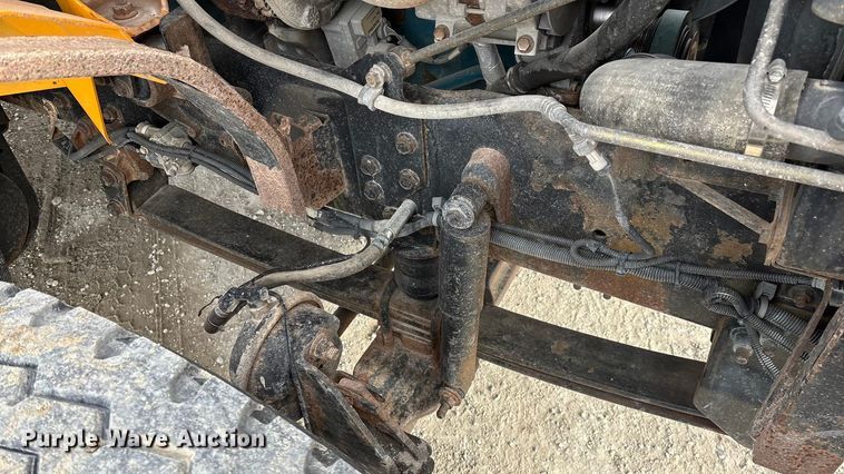 image for item FG0044 2006 International 7400 tank truck