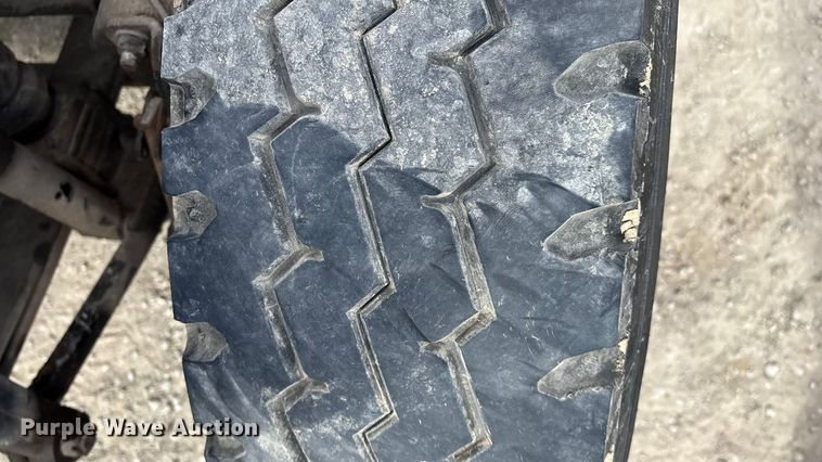 image for item FG0044 2006 International 7400 tank truck