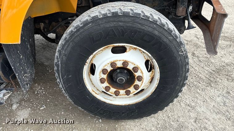 image for item FG0044 2006 International 7400 tank truck