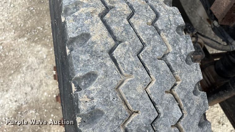 image for item FG0044 2006 International 7400 tank truck