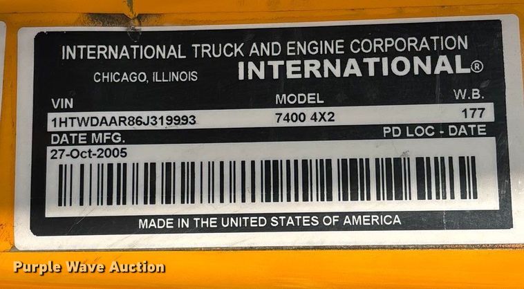 image for item FG0044 2006 International 7400 tank truck
