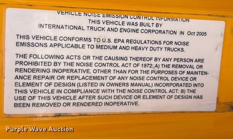 image for item FG0044 2006 International 7400 tank truck