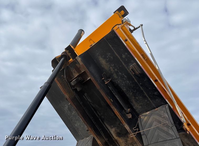 image for item FG0045 2011 International 7500 WorkStar dump truck