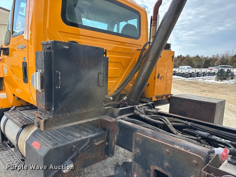 image for item FG0045 2011 International 7500 WorkStar dump truck