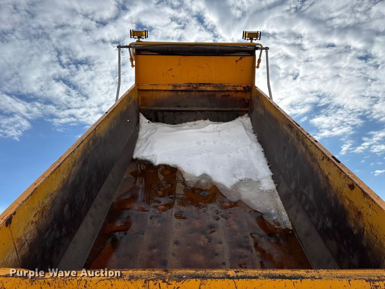 image for item FG0045 2011 International 7500 WorkStar dump truck