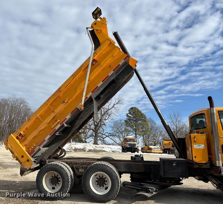 image for item FG0045 2011 International 7500 WorkStar dump truck