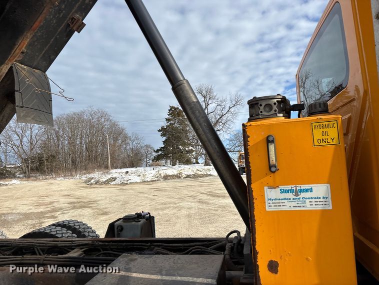 image for item FG0045 2011 International 7500 WorkStar dump truck