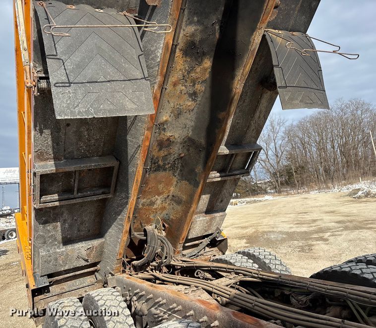 image for item FG0045 2011 International 7500 WorkStar dump truck