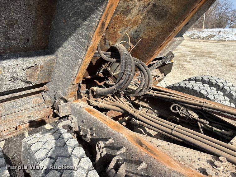 image for item FG0045 2011 International 7500 WorkStar dump truck