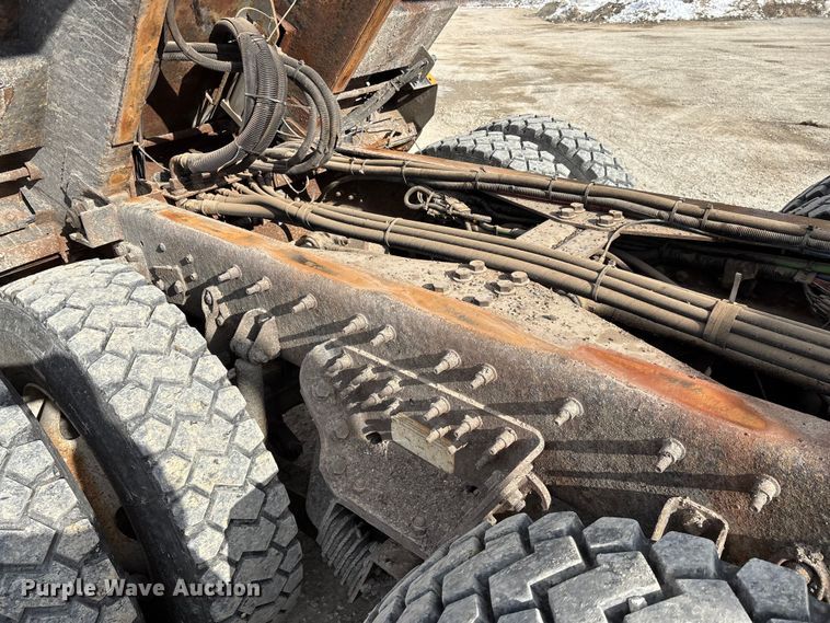 image for item FG0045 2011 International 7500 WorkStar dump truck