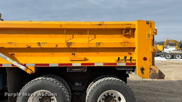 image for item FG0045 2011 International 7500 WorkStar dump truck