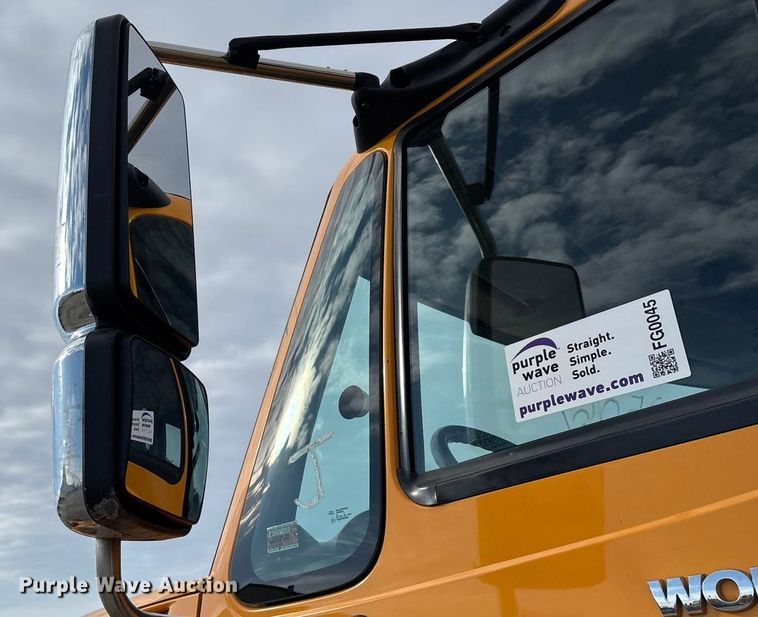 image for item FG0045 2011 International 7500 WorkStar dump truck