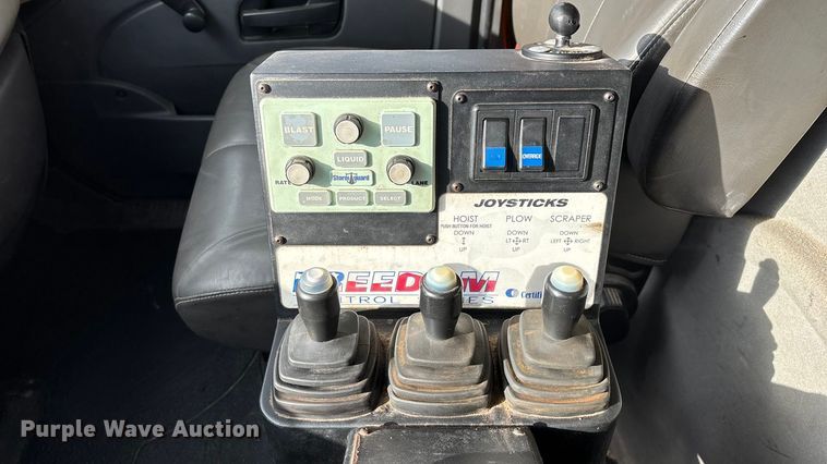 image for item FG0045 2011 International 7500 WorkStar dump truck