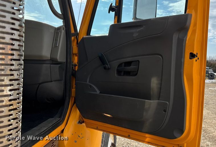 image for item FG0045 2011 International 7500 WorkStar dump truck