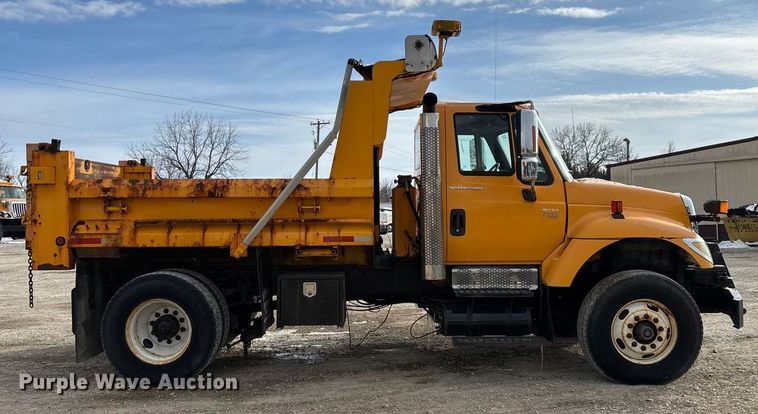 image for item FG0046 2006 International 7400 dump truck