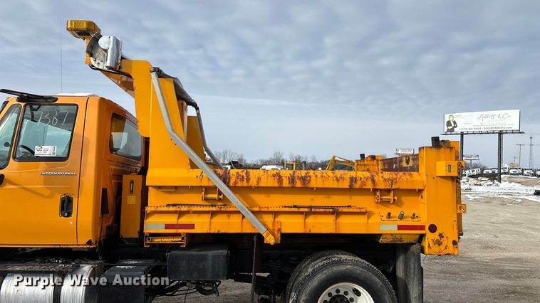 image for item FG0046 2006 International 7400 dump truck