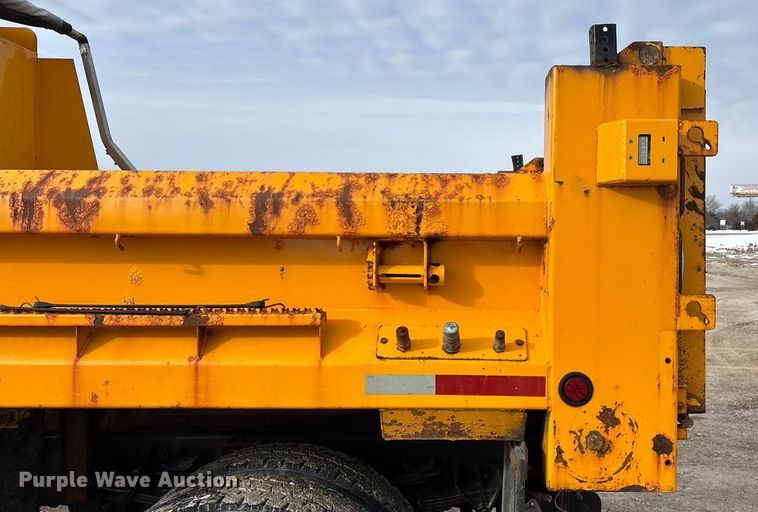 image for item FG0046 2006 International 7400 dump truck