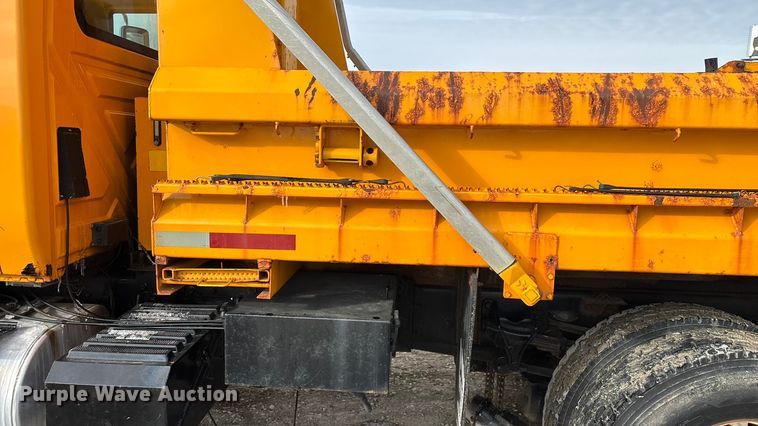 image for item FG0046 2006 International 7400 dump truck