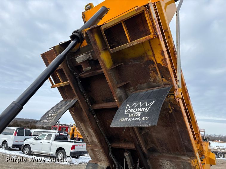 image for item FG0046 2006 International 7400 dump truck