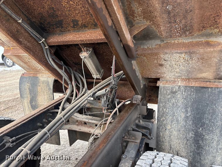 image for item FG0046 2006 International 7400 dump truck