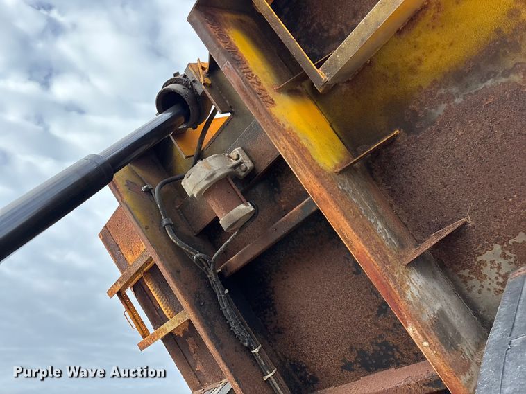 image for item FG0046 2006 International 7400 dump truck