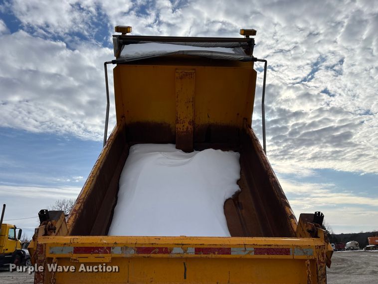 image for item FG0046 2006 International 7400 dump truck