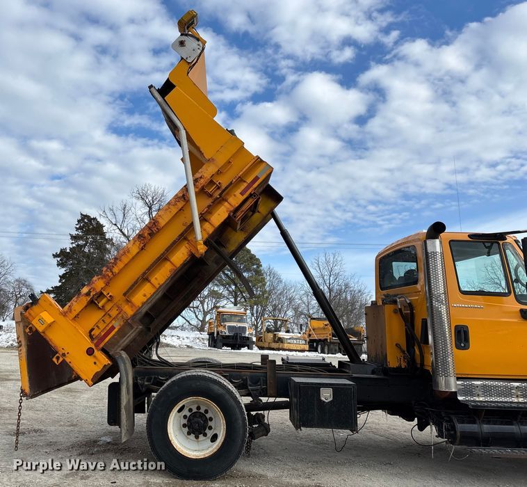 image for item FG0046 2006 International 7400 dump truck