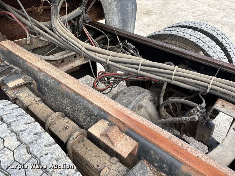 image for item FG0046 2006 International 7400 dump truck