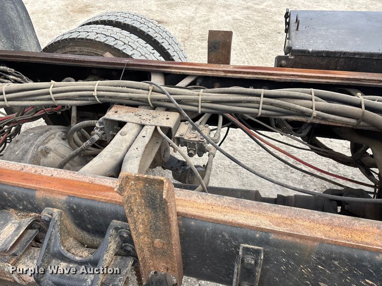 image for item FG0046 2006 International 7400 dump truck