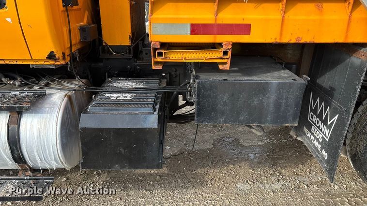 image for item FG0046 2006 International 7400 dump truck