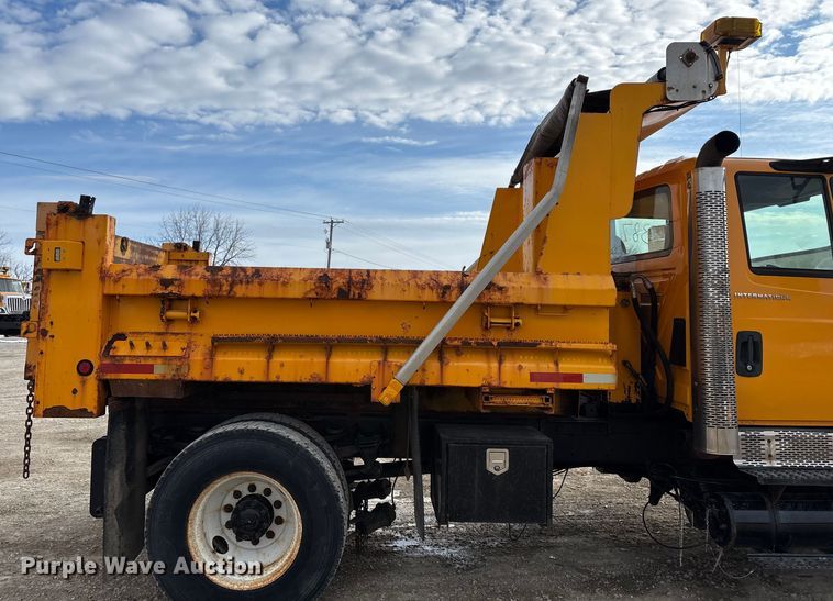 image for item FG0046 2006 International 7400 dump truck