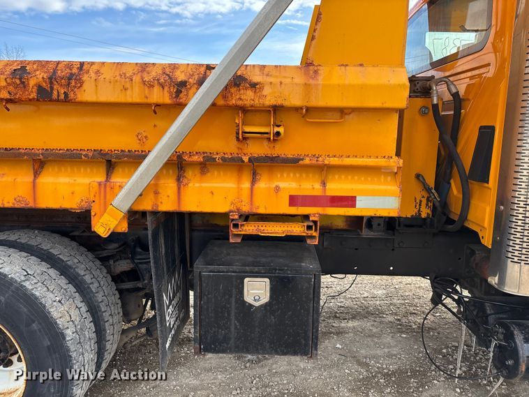 image for item FG0046 2006 International 7400 dump truck