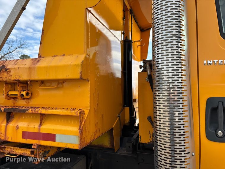 image for item FG0046 2006 International 7400 dump truck