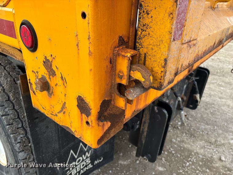 image for item FG0046 2006 International 7400 dump truck