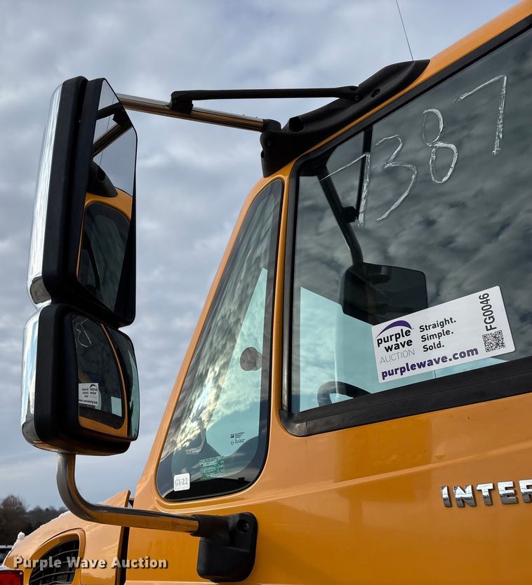 image for item FG0046 2006 International 7400 dump truck