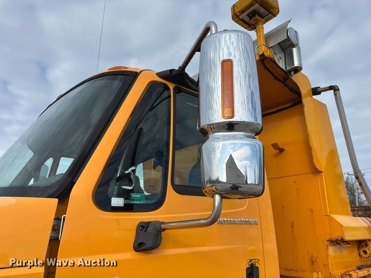 image for item FG0046 2006 International 7400 dump truck