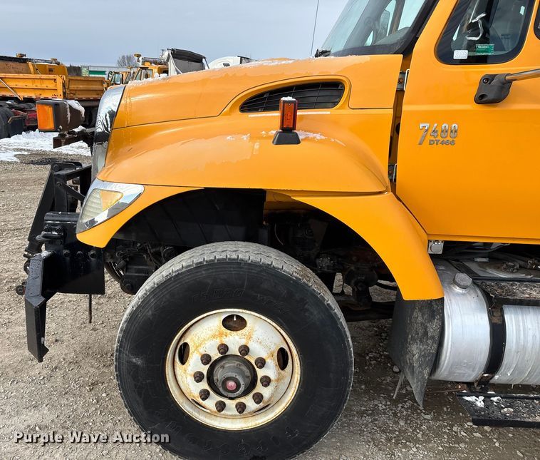 image for item FG0046 2006 International 7400 dump truck