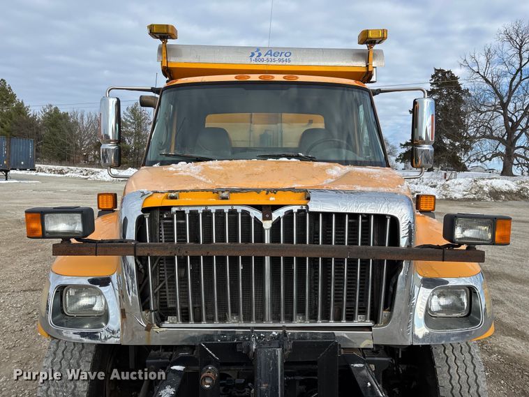 image for item FG0046 2006 International 7400 dump truck